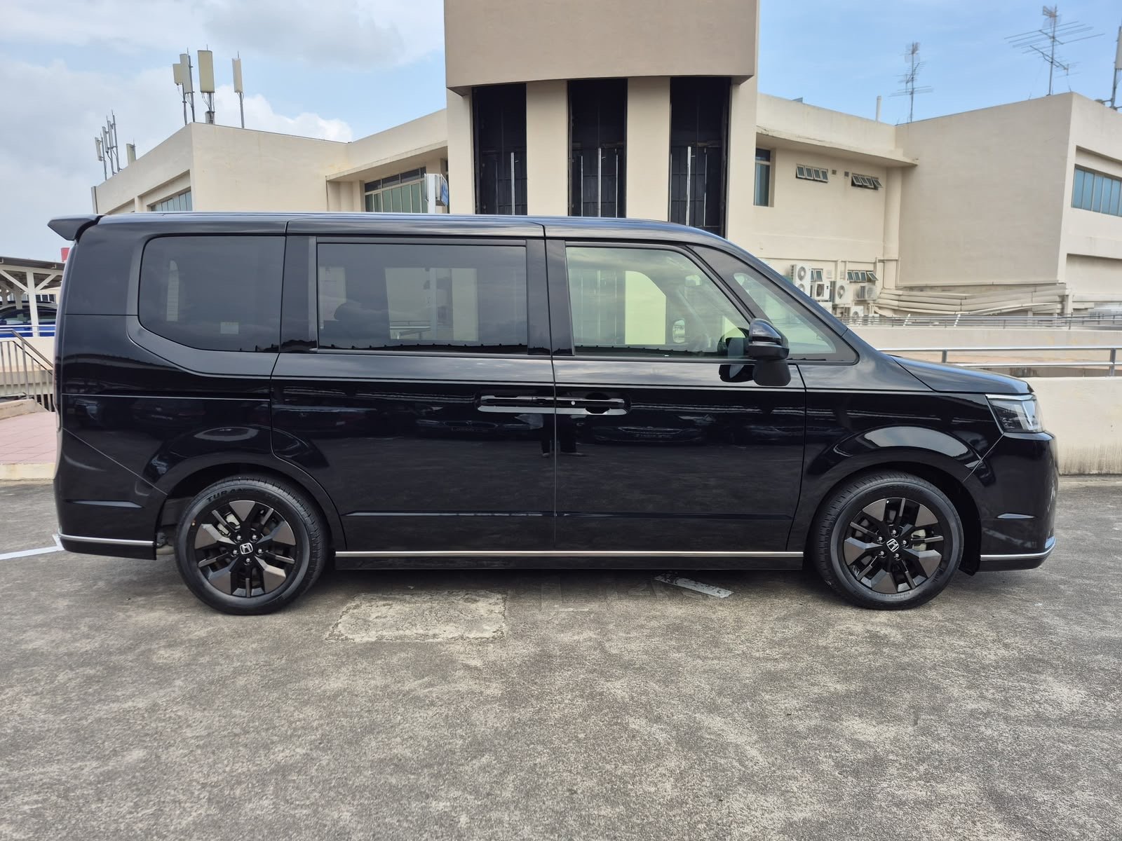 Honda Stepwagon Spada e:HEV photo 4